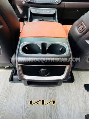 Xe Kia Carnival Signature 2.2D 2025